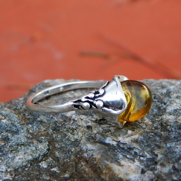 Jewelry - Sterling Silver Green Amber Ring 8.5
